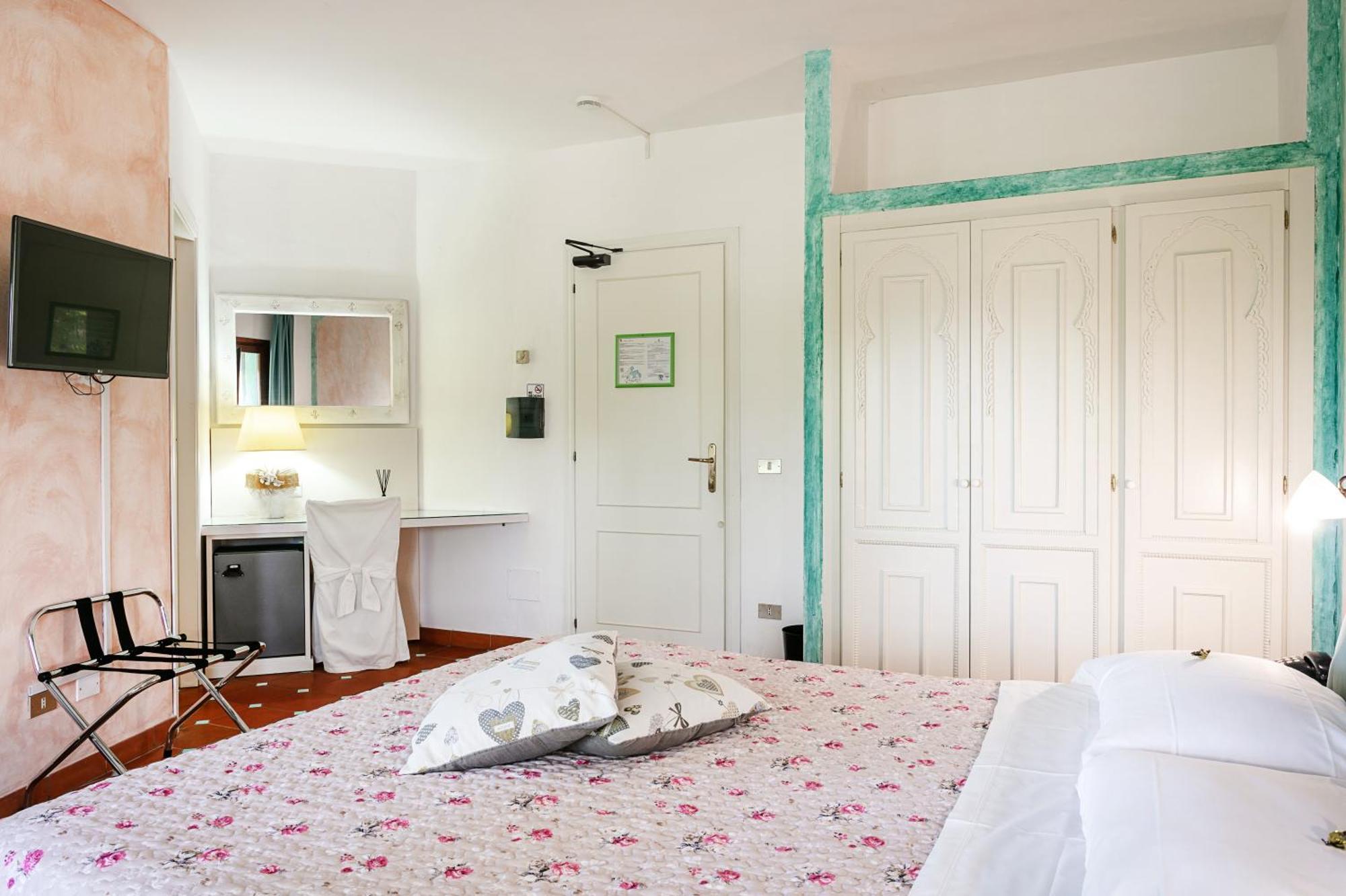 Hotel Stefania Boutique Hotel By The Beach Olbia Bilik gambar