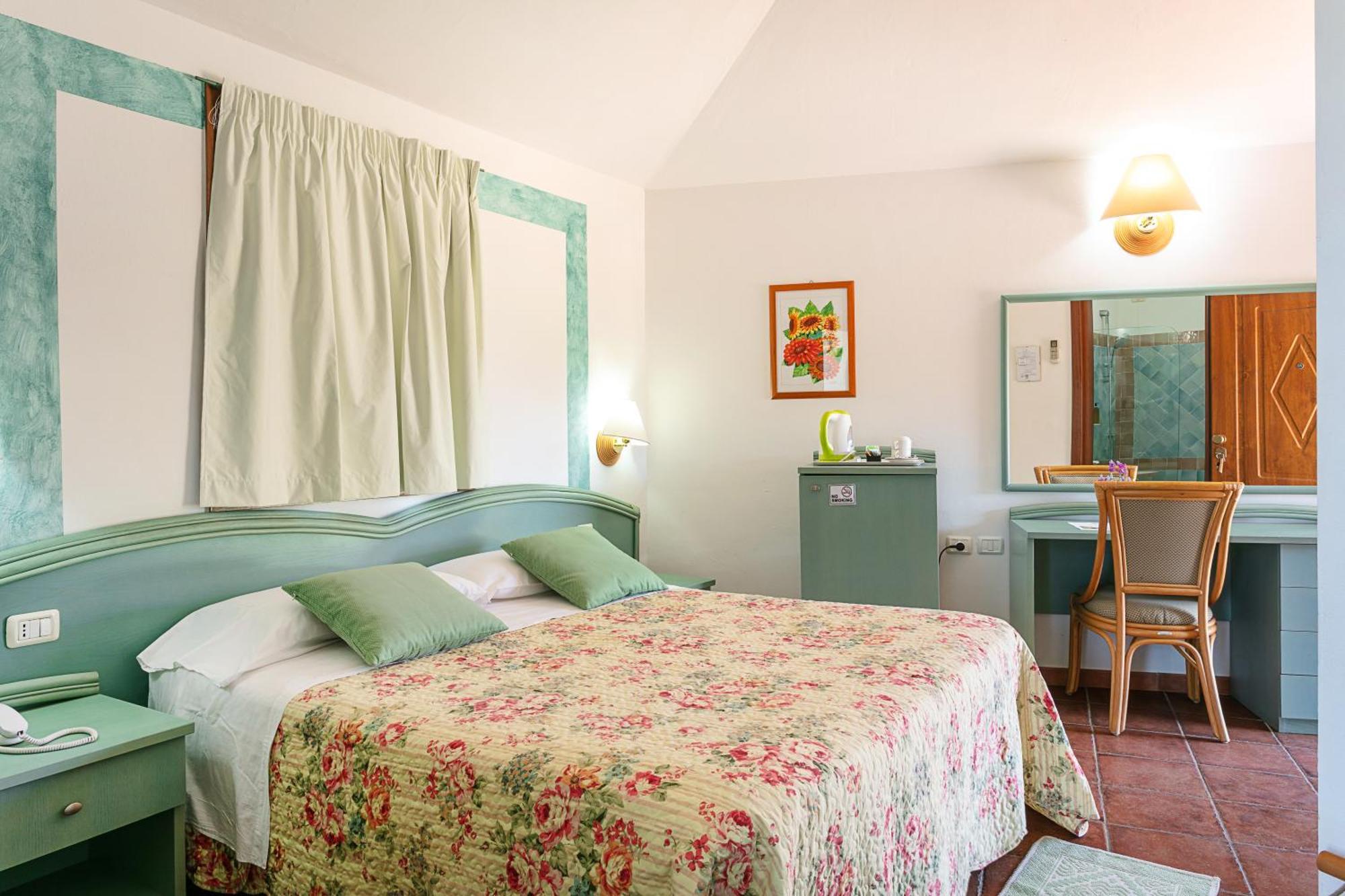 Hotel Stefania Boutique Hotel By The Beach Olbia Bilik gambar