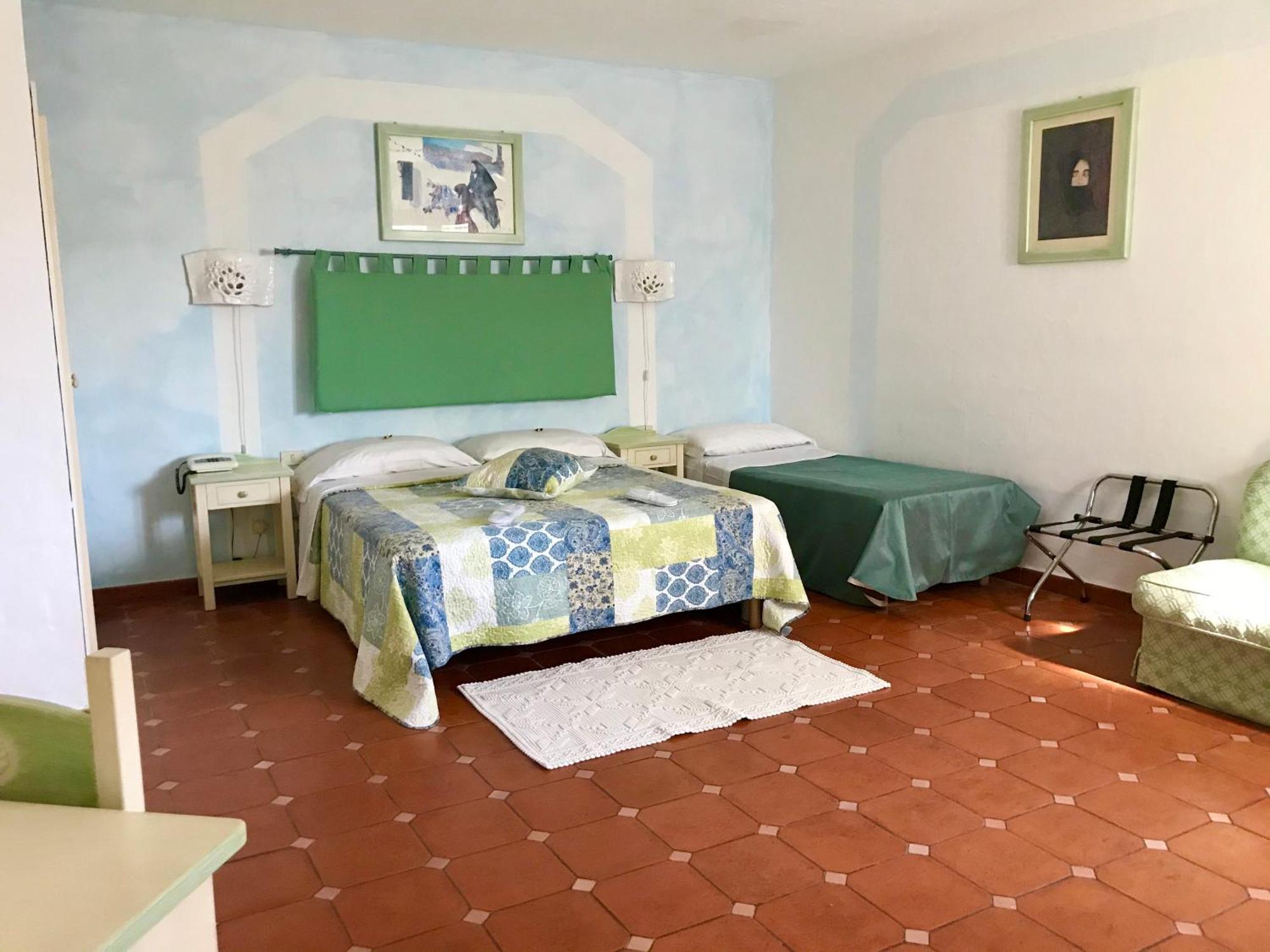 Hotel Stefania Boutique Hotel By The Beach Olbia Bilik gambar